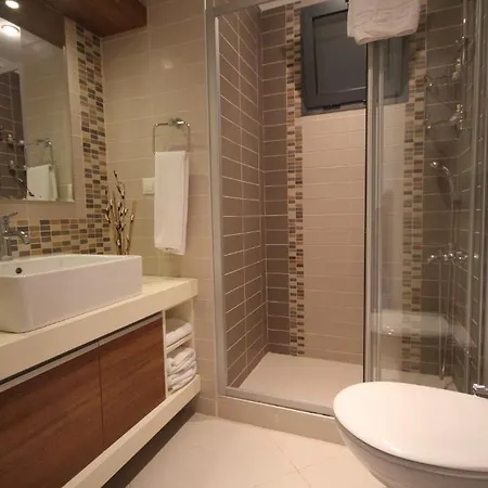 Kondo Suites Aparthotel 4*