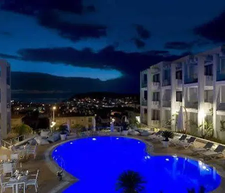 Kondo Suites Aparthotel 4*