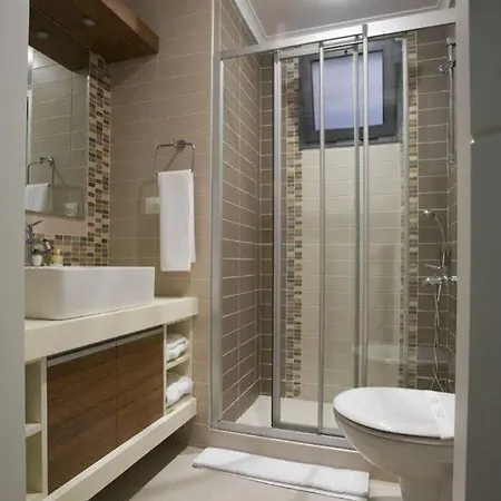 Aparthotel Kondo Suites 4*