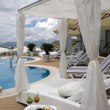 Kondo Suites Aparthotel 4*