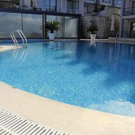 Kondo Suites Aparthotel 4*
